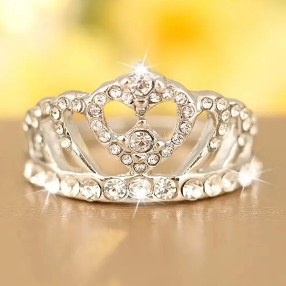 White Ladies Size 5 Crown Ring New